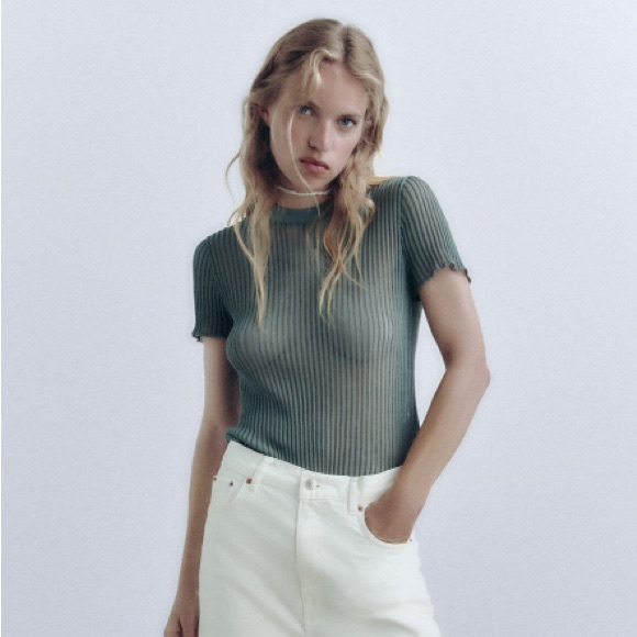 Green top - Picture 1 of 1